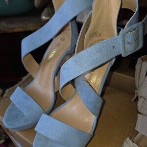 Dream Pairs Periwinkle high heel size 6.5